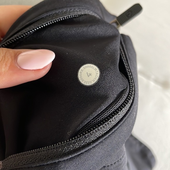 Lululemon Speed Up Shorts Size 4 - Picture 3 of 3